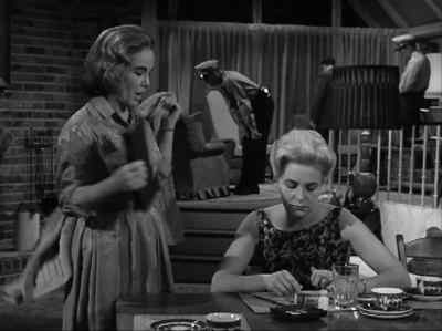 I I walked in I walked right in, - Alfred Hitchcock Presents
