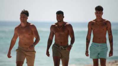 I immediately look at the guy in
the middle because he is so fine - FBoy Island