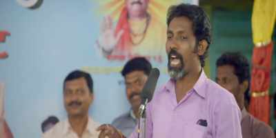 I invite the winning captain,
Prashant Kale to the stage. - Sairat