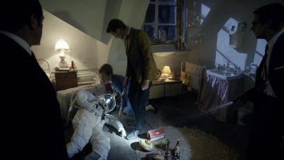 - It's empty.
It's dark, so dark. - Doctor Who