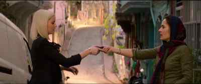 Jane, he's almost there. - Charlie's Angels
