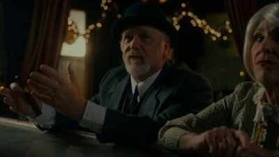I just can't make heads or tails - Christmas at the Holly Hotel