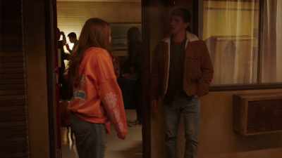 - I just dunno how to talk to you, okay? - Crushed