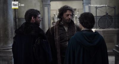 - I was just going to get you.
- What is it? - Medici: Masters of Florence