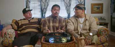 I just realized, Bennie's
house is pretty nice. - How the Gringo Stole Christmas