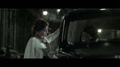 -I was just... your shoes.
-Hmm, good job! - Gangubai Kathiawadi