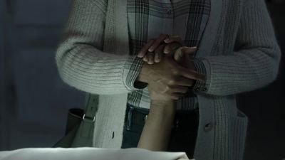 Just squeeze my hand,-
baby. - 9-1-1: Lone Star
