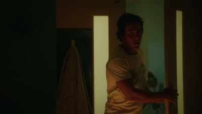 - I just thought I'd let
you know that Harry's home. - Five Bedrooms