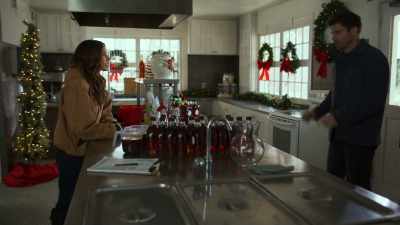 I just thought I'd
stop by and see you. - Christmas in Maple Hills