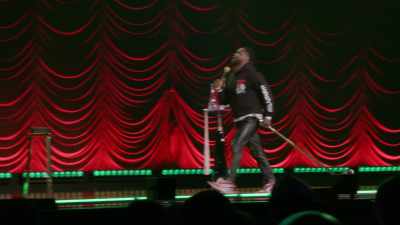 I just walked off the tarmac. - Kevin Hart: Reality Check