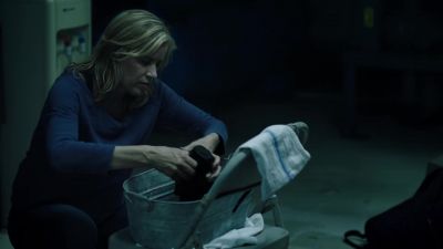 I keep trying
to force everything
to stay together, - Fear the Walking Dead