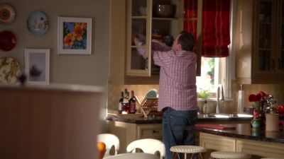 I knew for a fact Claire
never returned my Tupperware. - Modern Family