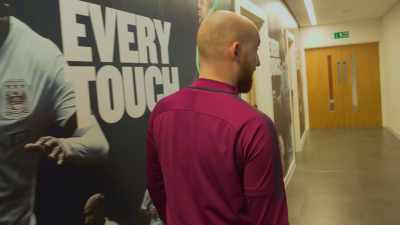 I knew someone here,
the kit man at the time. - All or Nothing: Manchester City