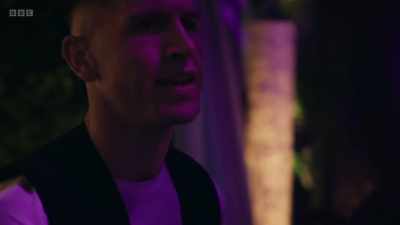 I knew I recognised you -
from the studio. - Mood