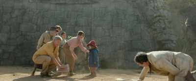 - I knew this would come in handy.
- (Groaning) - Paddington in Peru