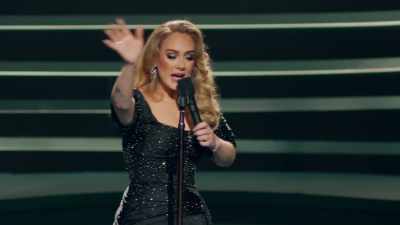 I know we have some
amazing people on the middle. - An Audience with Adele