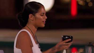 ‐I know.
‐I don't want
to play anyone. - Love Island