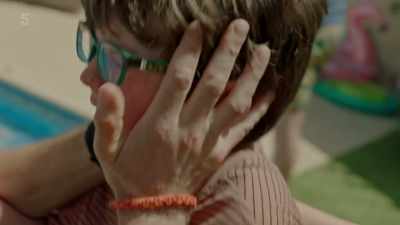I know, I just need to see.
Okay. Look at me. - The Holiday