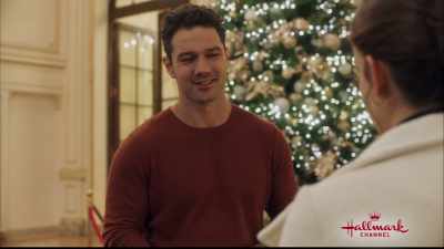 I know, I know.
You have a boyfriend. - Christmas at the Plaza