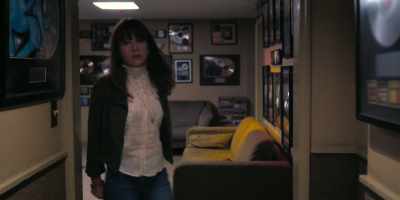 ♪ I know I'm down ♪ - Girlboss