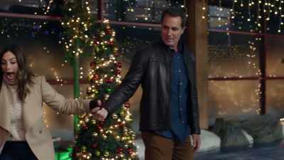 ♪ I know I'm not the only one - Mystery on Mistletoe Lane