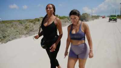 I know it's gonna
be some, like, - The Real Housewives Ultimate Girls Trip
