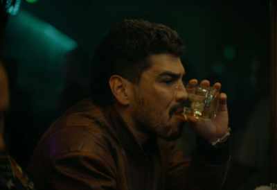 I know, man. If he's in the bathroom,
I'm scared to pull my dick out. - Cassandro