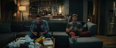 I know Mom pressured you into inviting me... - Bros