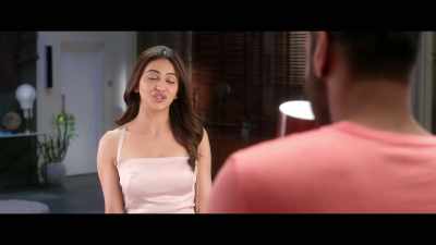 I know this must be sounding
weird and you must be wondering - De De Pyaar De