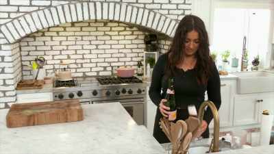 - ♪ I know that my heart can be so cold ♪ - Selena + Chef