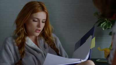 I know, right? You know what,
I'm gonna call her out. - Famous in Love