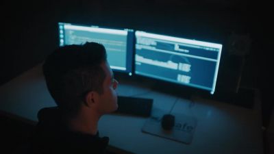 - I know. - Mr. Robot
