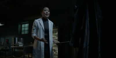 I know you said to hold onto
her, but my stepdad is her boss, - Batwoman