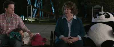 I know she's getting these
texts. I can see the dots. - Instant Family