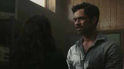 -I know you want me dead.
-(chuckles) - Mayans M.C.