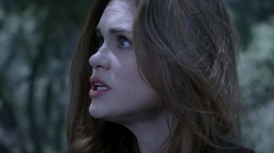 I know
what she's doing.
What? - Teen Wolf