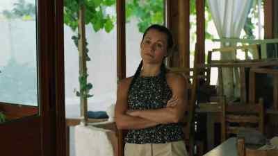 I know someone who has
experience managing hotels - A Greek Recipe for Romance