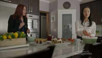 I know you're not interested
in the cookie lady, - Ruby Herring Mysteries: Silent Witness