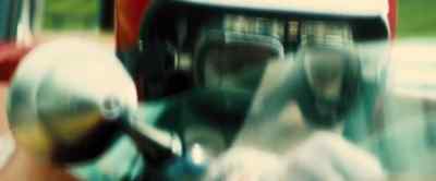 Lauda takes
a look down the inside... - Rush