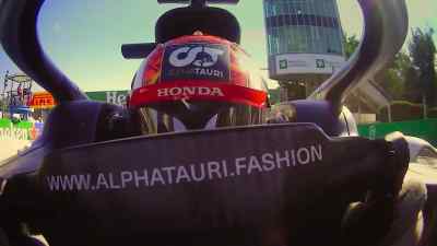 - Leclerc behind you, one second.
- Copy. - Formula 1: Drive to Survive