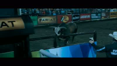ANNOUNCER: Let's go to Luke Collins. - The Longest Ride