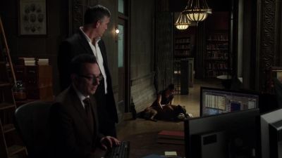 - I like Bear's new collar.
- Seemed more his style. - Person of Interest