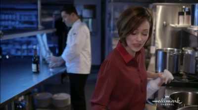 - I like cleaning, it's relaxing.
- I can see that. - Love on the Menu