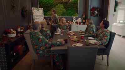 I like to compare
the holiday season - Confessions of a Christmas Letter
