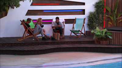 I was like,
she's hot and, like, - Love Island
