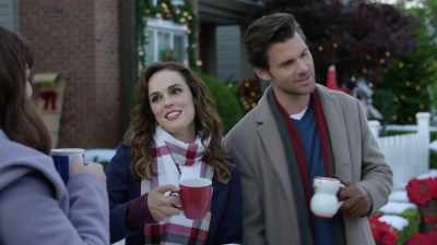 -I live here, he doesn't.
-I'm somewhere-- - Random Acts of Christmas