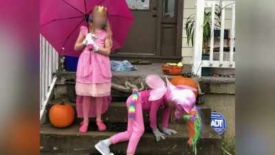 - I live next door
to kate flory - Phrogging: Hider in My House