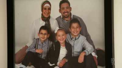 I live with my mum, my dad
and my two brothers. - The School That Tried to End Racism
