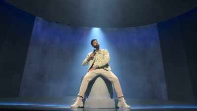 I look down, I'm in a huge diaper - Hasan Minhaj: The King's Jester
