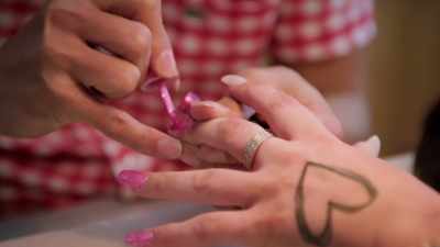 - I love pink-silver
on my glitter. [laughs] - Louis Theroux: Selling Sex